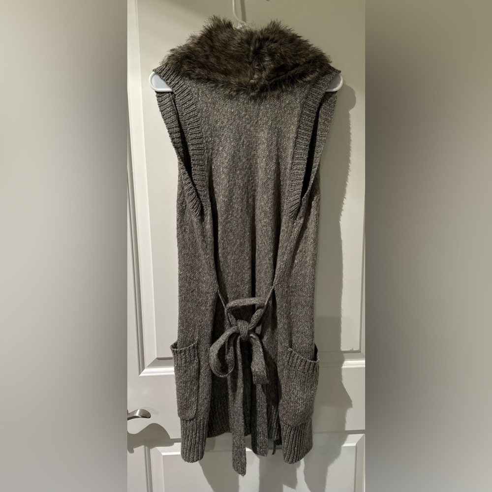 DKNY Faux Fur Collar Cardigan Knit Vest - Picture 4 of 6